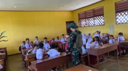 Tumbuhkan Semangat Belajar, Prajurit Satgas Yonif 144/JY Berikan Pembelajaran di SD Inpres Muting IV Merauke