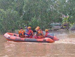 Tim SAR Gabungan TNI / Polri Lakukan Pencarian Satu Orang Balita Tenggelam Di Sungai Musi 