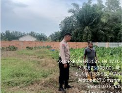 Bhabinkamtibmas Polsek Air Kumbang Dorong Warga Desa Cinta Manis Baru Wujudkan Pekarangan Pangan Bergizi