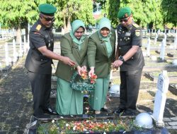 Ikuti Ziarah Rombongan, Danrem 044/Gapo : Jasa Pahlawan Tidak Akan Pernah Terlupakan Dan Menjadi Teladan Bagi Kita Semua