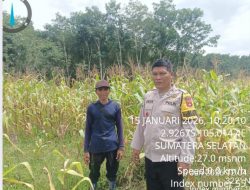 Bhabinkamtibmas Polsek Air Kumbang Dorong Optimalisasi Pekarangan Warga Desa Sidomulyo