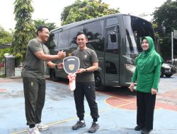 Penyerahan Simbolis Kendaraan Bus untuk Mendukung Operasional Persit KCK PD II/Sriwijaya