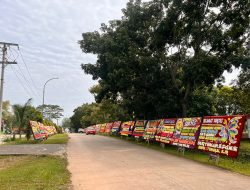 Kasi Pidsus Giovani Banjir Pujian Papan Bunga Penuhi Halaman Kejari Banyuasin