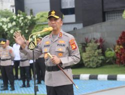 Kapolda Sumsel Periksa Senpi Personel saat Apel Pagi