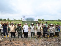 Tanam Padi Serentak di Lahan CSR, Danrem 044/Gapo : Langkah Nyata Dalam Mendukung Program Ketahanan Pangan Nasional