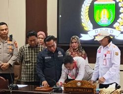 Ratusan Massa LSM APM Gelar Aksi Damai di DPRD Prabumulih, Soroti Rekrutmen Kerja Hingga Usulkan Flyover