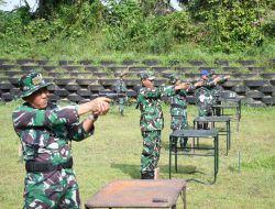 Prajurit Korem 044/Gapo Asah Naluri Tempur Melalui Latihan Menembak