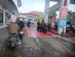 Harga Pertamax Naik, Antrean Pertalite Mengular di Sejumlah SPBU Palembang