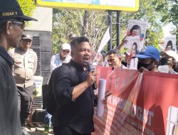 Aksi di Kejari Surabaya, Acek Kusuma Desak Pengusutan Tuntas Dugaan Korupsi RSUD Dr. Soetomo
