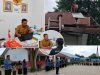 Demi Anak Bangsa, Kepala SDN 1 Kayu Labu Tak Segan Perbaiki Atap Sekolah Sendiri